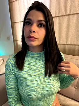 Snapshot of DaryRos chatting on 10/30/25, 10:32 DaryRos online show from 10/30/25, 10:32