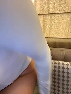 Snapshot of DaryRos chatting on 11/06/25, 08:43 DaryRos online show from 11/06/25, 08:43