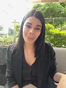 Snapshot of DaryRos chatting on 12/17/25, 10:38 DaryRos online show from 12/17/25, 10:38