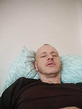 Snapshot of Singlepennis chatting on 03/20/25, 02:42 Singlepennis online show from 03/20/25, 02:42