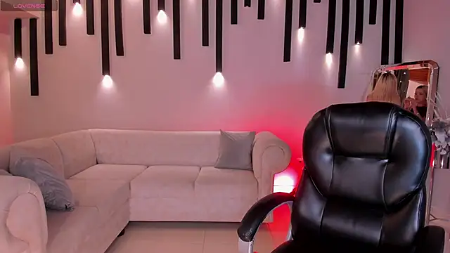 HannaConnor  online show from 10/14/25, 08:53