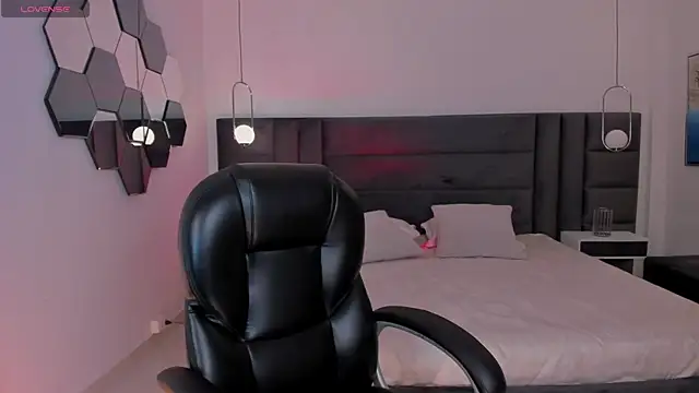 HannaConnor  online show from 01/13/26, 09:09