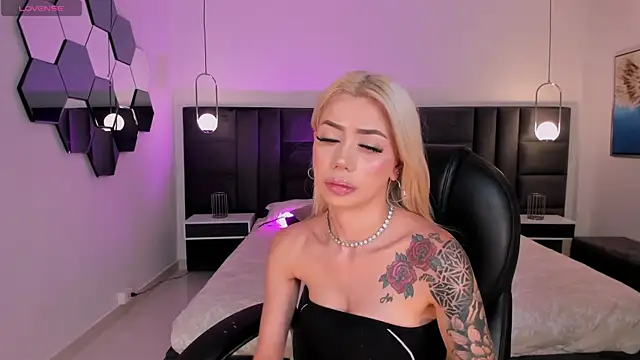 HannaConnor  online show from 03/11/26, 08:37