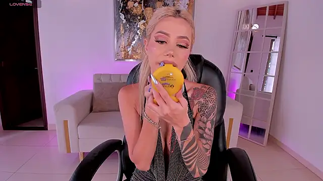 HannaConnor  online show from 03/28/26, 08:52