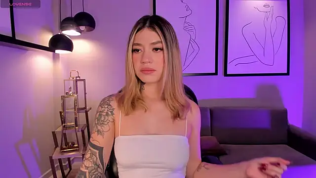 ViolettHansson online show from 01/11/26, 05:07