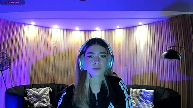 ViolettHansson online show from 03/12/26, 06:14