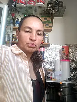 Snapshot of Divalive_28 chatting on 10/13/25, 03:23 Divalive 28 online show from 10/13/25, 03:23