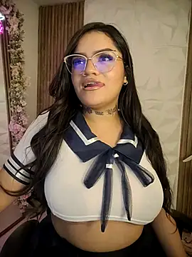 Snapshot of Johanna6 chatting on 11/21/25, 03:27 Johanna6 online show from 11/21/25, 03:27