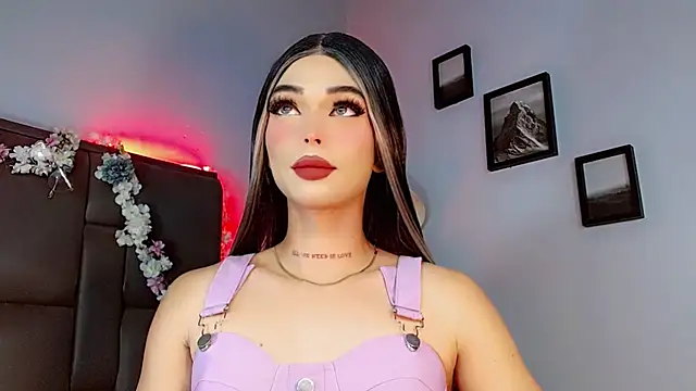 Snapshot of Marian_LV chatting on 09/20/25, 08:59 Marian LV online show from 09/20/25, 08:59