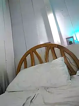 Snapshot of lunanataly chatting on 11/19/25, 02:33 lunanataly online show from 11/19/25, 02:33