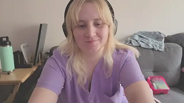 Snapshot of Glitch_Witch chatting on 07/18/26, 05:39 Glitch Witch online show from 07/18/26, 05:39