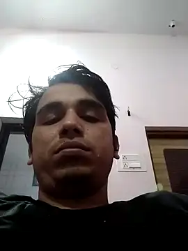 Snapshot of roadtucker123 chatting on 12/21/24, 10:17 roadtucker123 online show from 12/21/24, 10:17