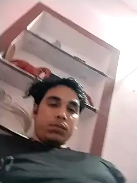 Snapshot of roadtucker123 chatting on 02/18/25, 03:21 roadtucker123 online show from 02/18/25, 03:21