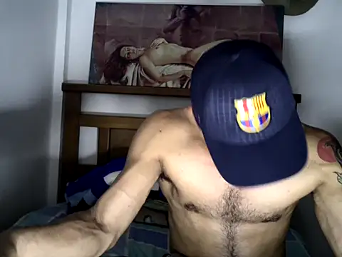 Snapshot of hideonbush051 chatting on 11/01/25, 01:51 hideonbush051 online show from 11/01/25, 01:51