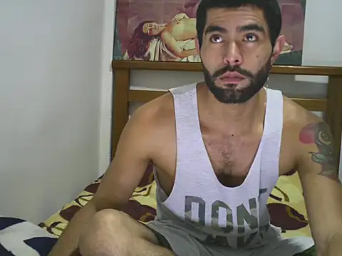 Snapshot of hideonbush051 chatting on 11/06/25, 03:24 hideonbush051 online show from 11/06/25, 03:24