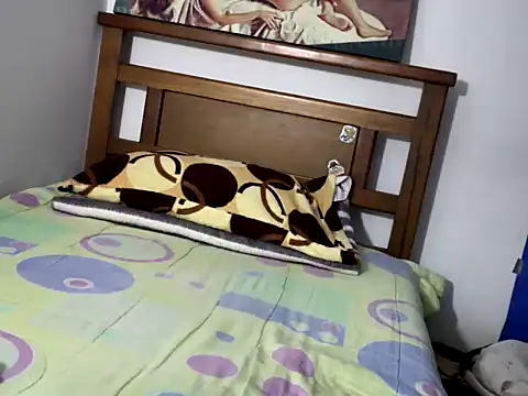 Snapshot of hideonbush051 chatting on 12/01/25, 04:34 hideonbush051 online show from 12/01/25, 04:34