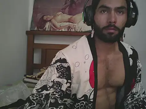 Snapshot of hideonbush051 chatting on 12/02/25, 04:13 hideonbush051 online show from 12/02/25, 04:13