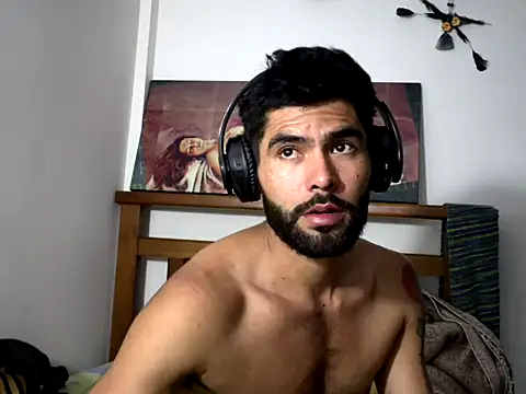 Snapshot of hideonbush051 chatting on 12/04/25, 03:05 hideonbush051 online show from 12/04/25, 03:05