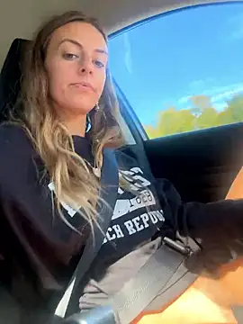 Snapshot of jungleangel chatting on 10/18/25, 06:41 jungleangel online show from 10/18/25, 06:41