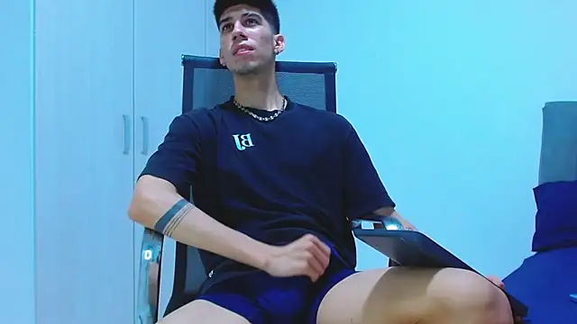 Snapshot of jhony-sex chatting on 10/31/25, 03:18 jhony-sex online show from 10/31/25, 03:18