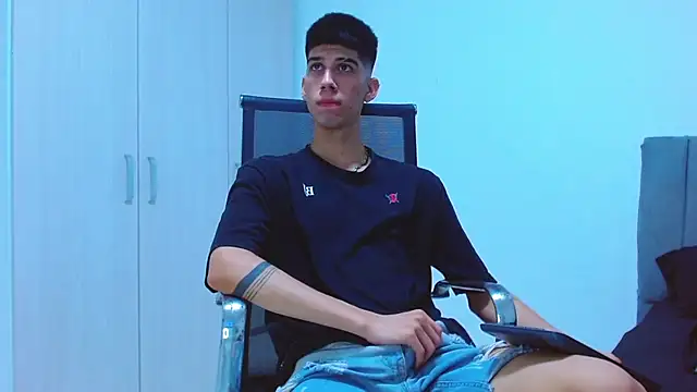 Snapshot of jhony-sex chatting on 11/08/25, 12:16 jhony-sex online show from 11/08/25, 12:16