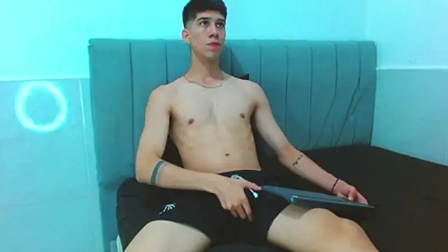 Snapshot of jhony-sex chatting on 12/16/25, 02:49 jhony-sex online show from 12/16/25, 02:49