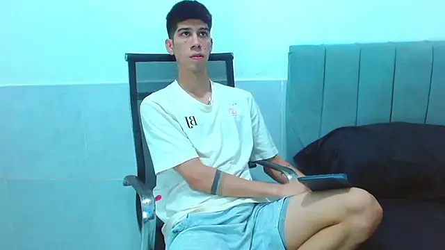 Snapshot of jhony-sex chatting on 12/23/25, 02:42 jhony-sex online show from 12/23/25, 02:42