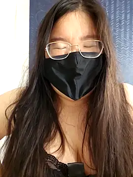 Snapshot of Kara-Nuna chatting on 12/14/25, 04:18 Kara-Nuna online show from 12/14/25, 04:18