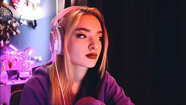 Snapshot of Avi_Nile chatting on 12/07/24, 03:04 Avi Nile online show from 12/07/24, 03:04