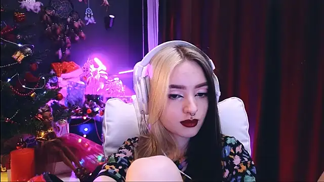 Snapshot of Avi_Nile chatting on 01/09/25, 01:50 Avi Nile online show from 01/09/25, 01:50