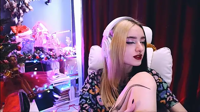 Snapshot of Avi_Nile chatting on 01/09/25, 04:52 Avi Nile online show from 01/09/25, 04:52