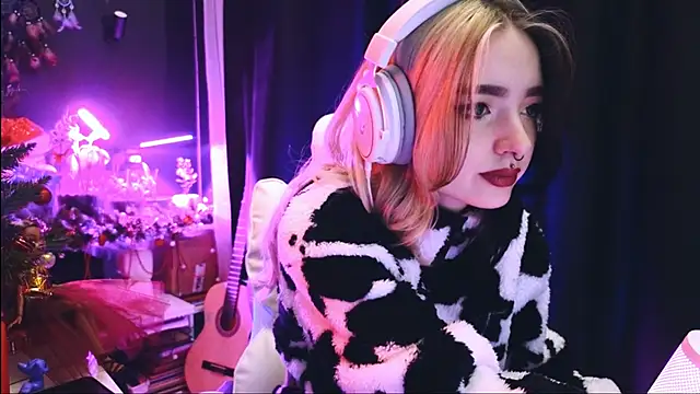 Snapshot of Avi_Nile chatting on 01/17/25, 01:47 Avi Nile online show from 01/17/25, 01:47