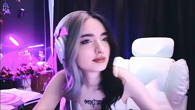 Snapshot of Avi_Nile chatting on 01/20/25, 02:22 Avi Nile online show from 01/20/25, 02:22