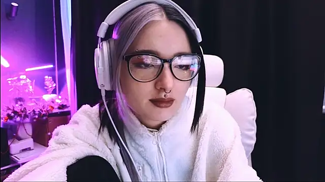 Snapshot of Avi_Nile chatting on 01/26/25, 02:14 Avi Nile online show from 01/26/25, 02:14