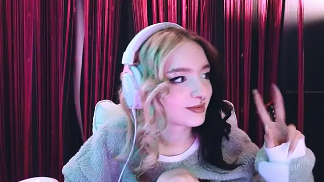 Snapshot of Avi_Nile chatting on 03/11/25, 02:43 Avi Nile online show from 03/11/25, 02:43