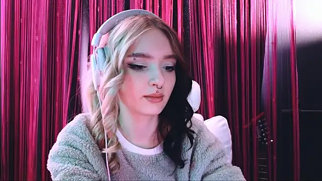 Snapshot of Avi_Nile chatting on 03/11/25, 05:49 Avi Nile online show from 03/11/25, 05:49