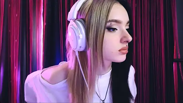 Snapshot of Avi_Nile chatting on 03/16/25, 02:53 Avi Nile online show from 03/16/25, 02:53