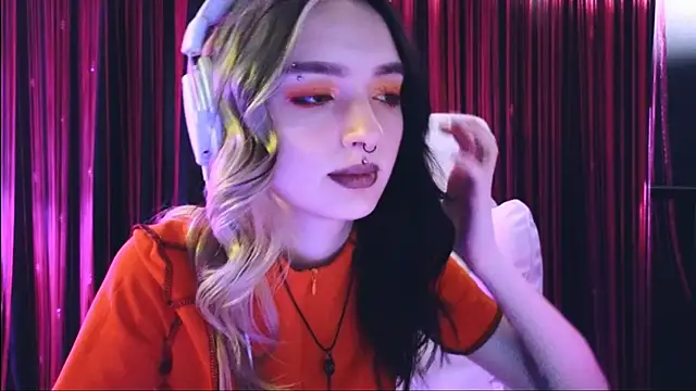 Snapshot of Avi_Nile chatting on 03/19/25, 01:54 Avi Nile online show from 03/19/25, 01:54