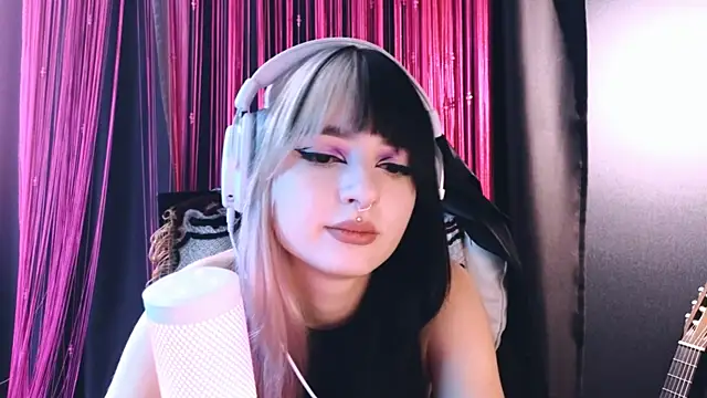 Snapshot of Avi_Nile chatting on 09/11/25, 05:07 Avi Nile online show from 09/11/25, 05:07