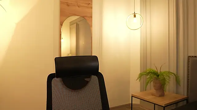 IrisBaker online show from 10/27/25, 09:08