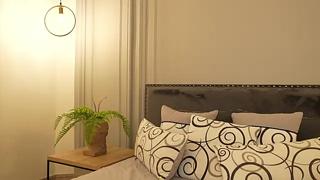 IrisBaker online show from 11/13/25, 09:03