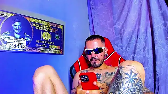 Snapshot of smoker445 chatting on 10/25/25, 08:36 smoker445 online show from 10/25/25, 08:36