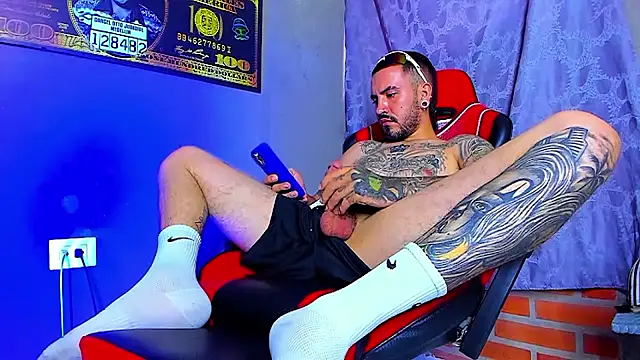 Snapshot of smoker445 chatting on 10/31/25, 07:26 smoker445 online show from 10/31/25, 07:26