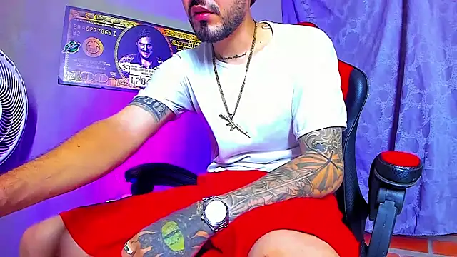 Snapshot of smoker445 chatting on 11/13/25, 02:10 smoker445 online show from 11/13/25, 02:10