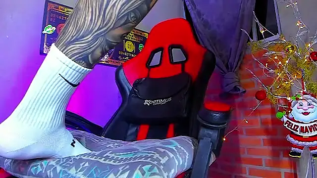 Snapshot of smoker445 chatting on 11/30/25, 07:34 smoker445 online show from 11/30/25, 07:34