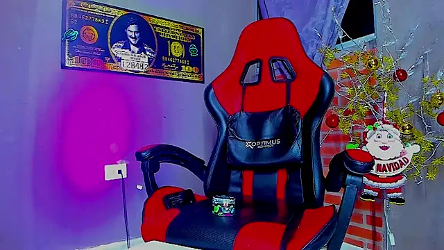 Snapshot of smoker445 chatting on 12/02/25, 05:35 smoker445 online show from 12/02/25, 05:35