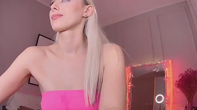 LoryWood online show from 03/05/25, 09:04