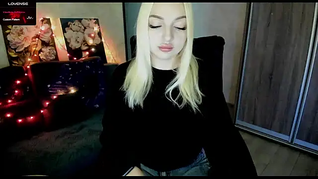 Snapshot of Stella__Cox chatting on 11/02/25, 06:16 Stella Cox online show from 11/02/25, 06:16