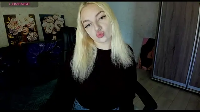 Snapshot of Stella__Cox chatting on 11/07/25, 06:35 Stella Cox online show from 11/07/25, 06:35