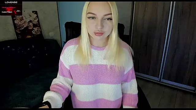 Snapshot of Stella__Cox chatting on 11/14/25, 06:23 Stella Cox online show from 11/14/25, 06:23